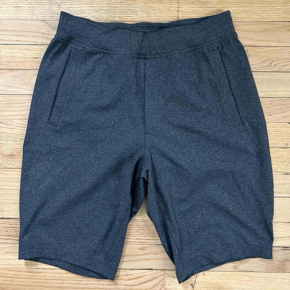 Men’s lululemon shorts grey size‎ large